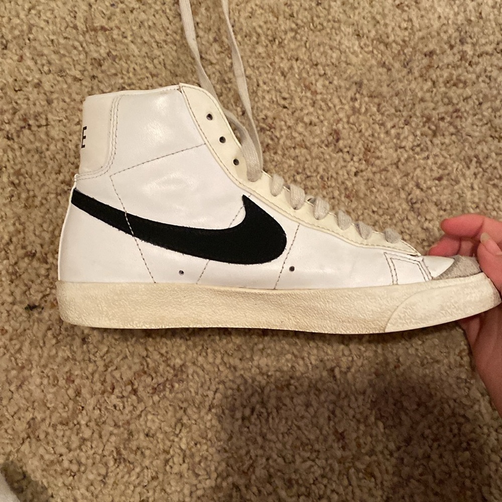 NIKE BLAZERS